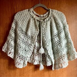 Vintage Delicate Lightweight Crochet Capelet Shawl